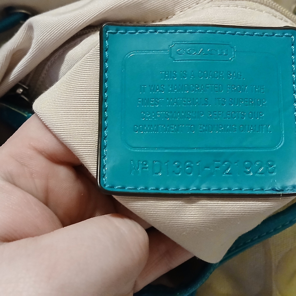 🎒 Coach Signature Drawstring Backpack F21928 – Khaki & Teal - Picture 2 of 8